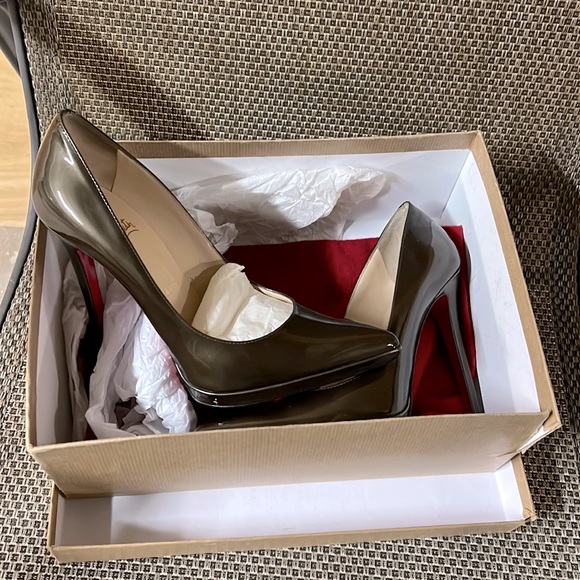 Christian Louboutin Pigalle 120 Plato Pewter/Patent SZ 38 - ONCE WORN (2 hours!) - Picture 1 of 17